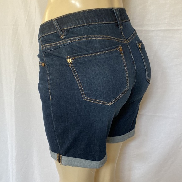 SALE!!! WIT & WISDOM Jeans Tummy Control Size 6 Dark Wash Cuffed Shorts NWOT - Picture 4 of 7